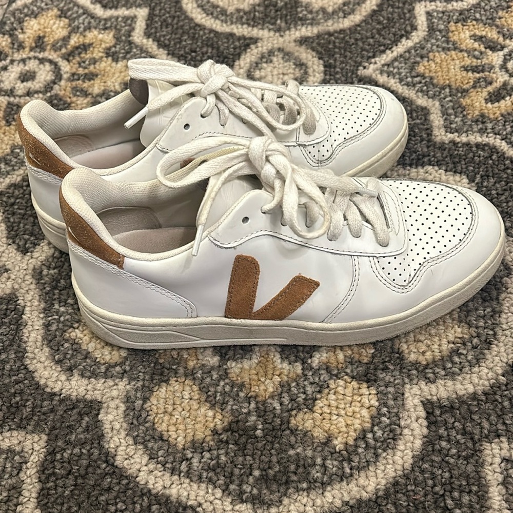 Women’s Veja Sneaker